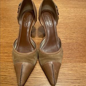 Coach medium heel pump